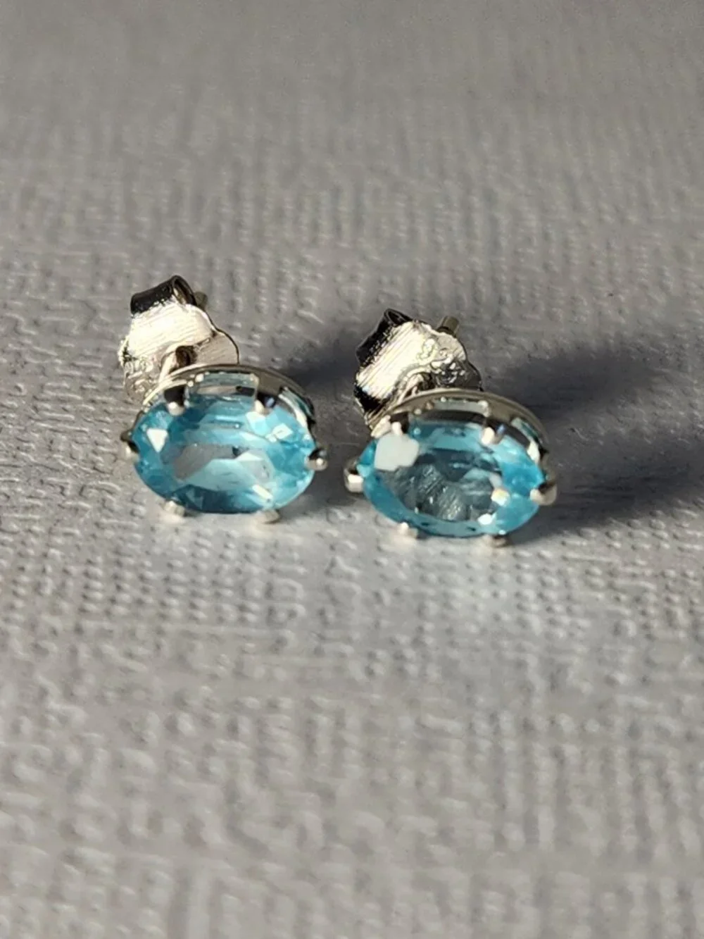 NIB Natural Blue Apatite 7x5mm 925 Stud Earrings